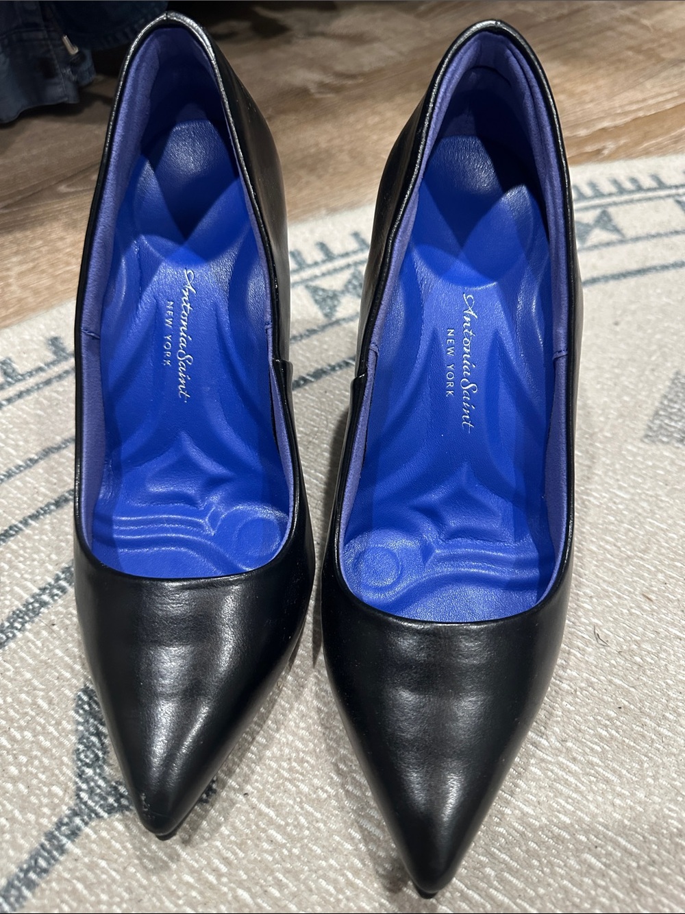 LIKE NEW Antonia Saint Black Pointed Leather Pumps